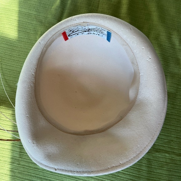 Elegant Cream Mr John Vintage Wool Felt Hat with Pheasant Feather Detail - Picture 5 of 9